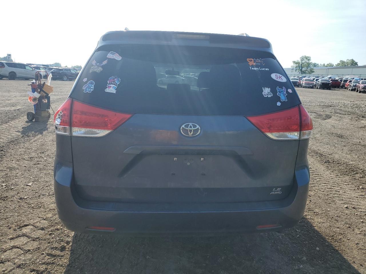 2014 TOYOTA SIENNA