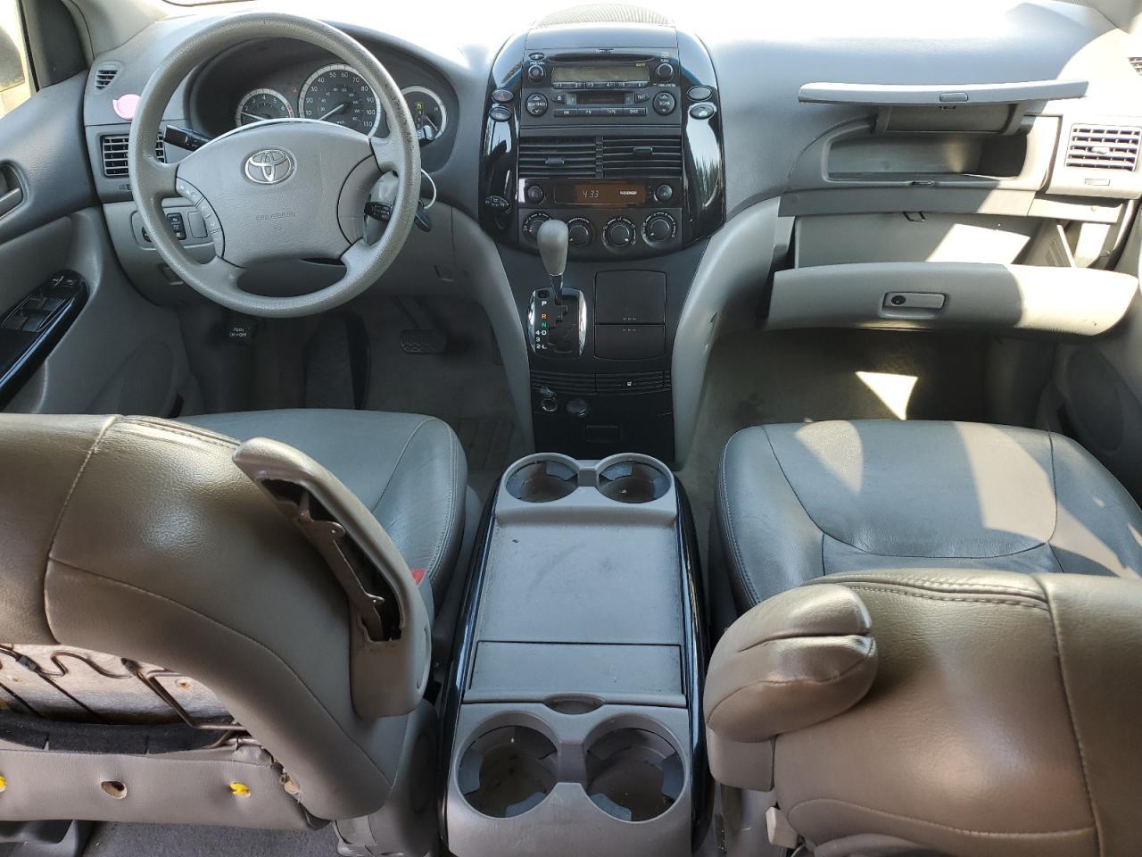 2004 TOYOTA SIENNA
