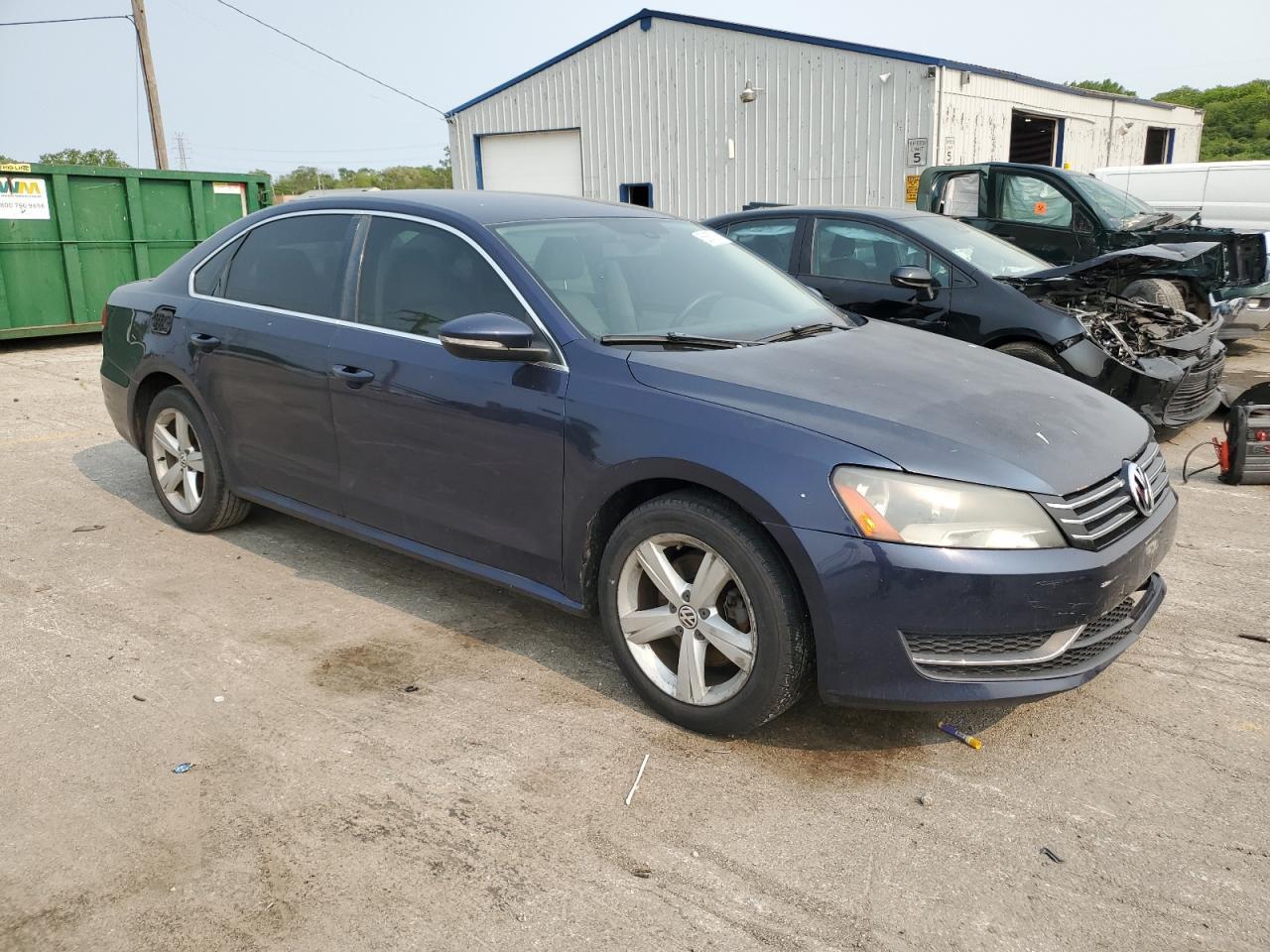 2012 VOLKSWAGEN Passat