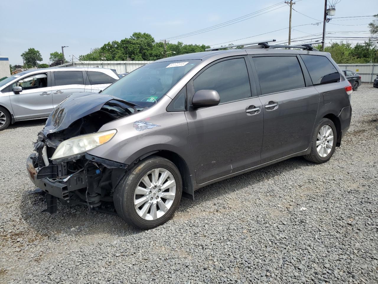 2012 TOYOTA SIENNA