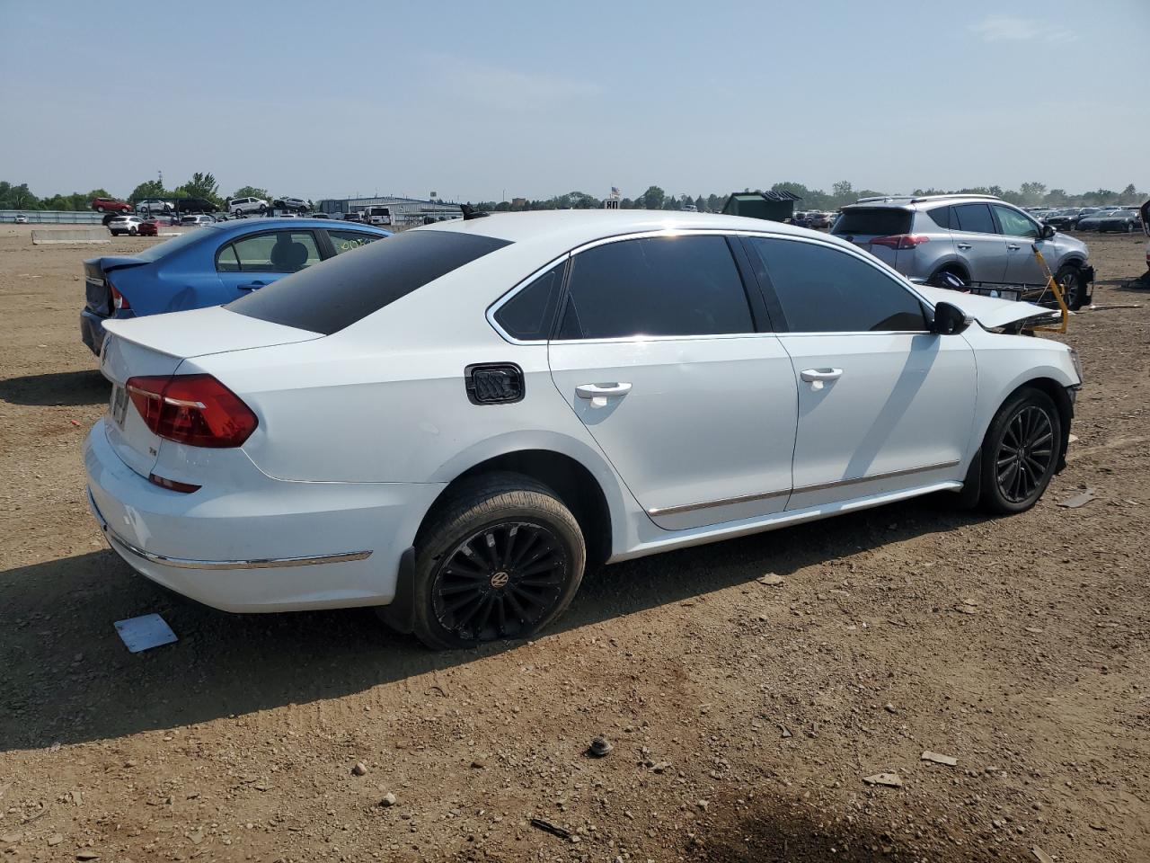 2016 VOLKSWAGEN Passat
