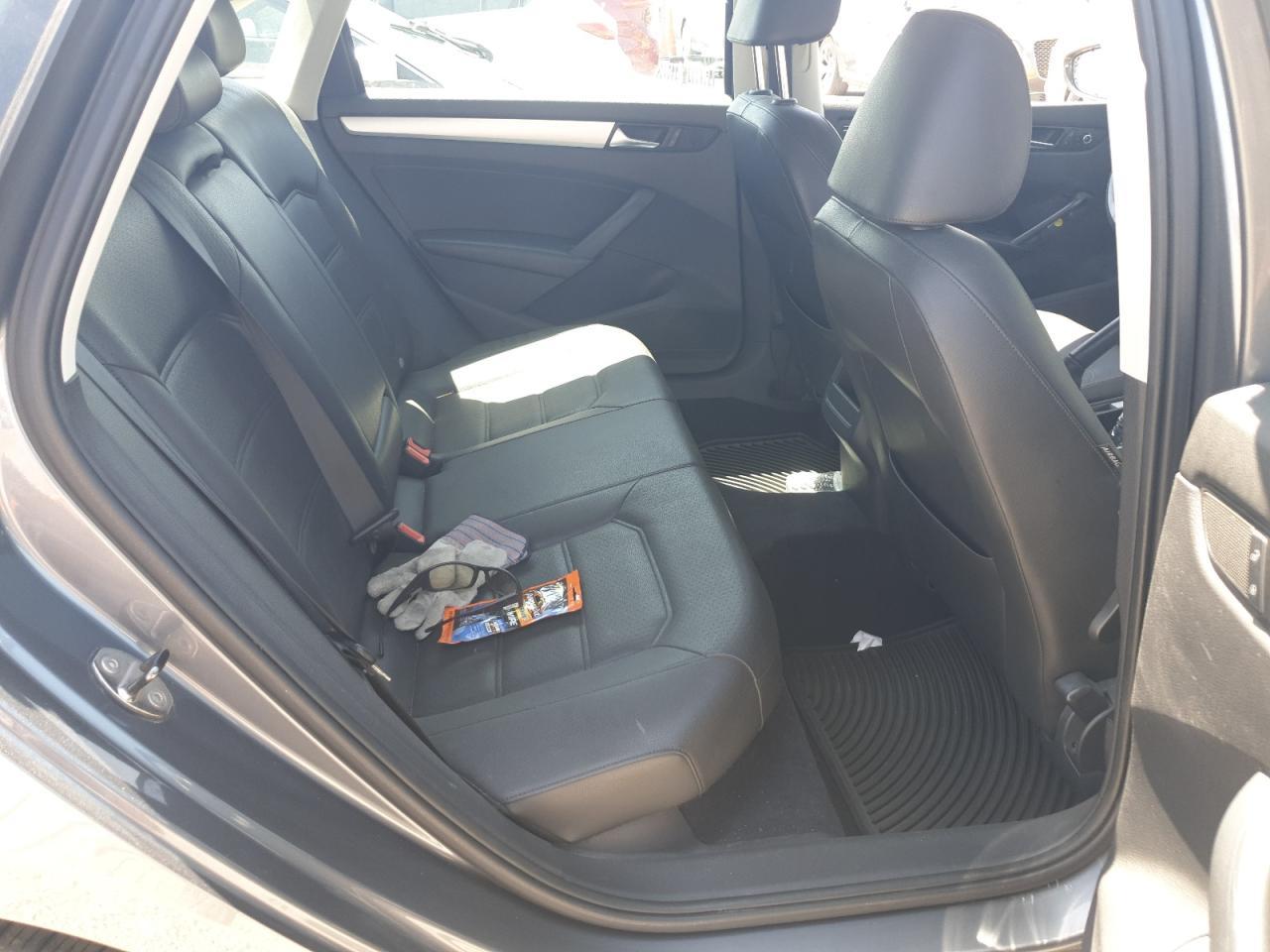 2012 VOLKSWAGEN Passat