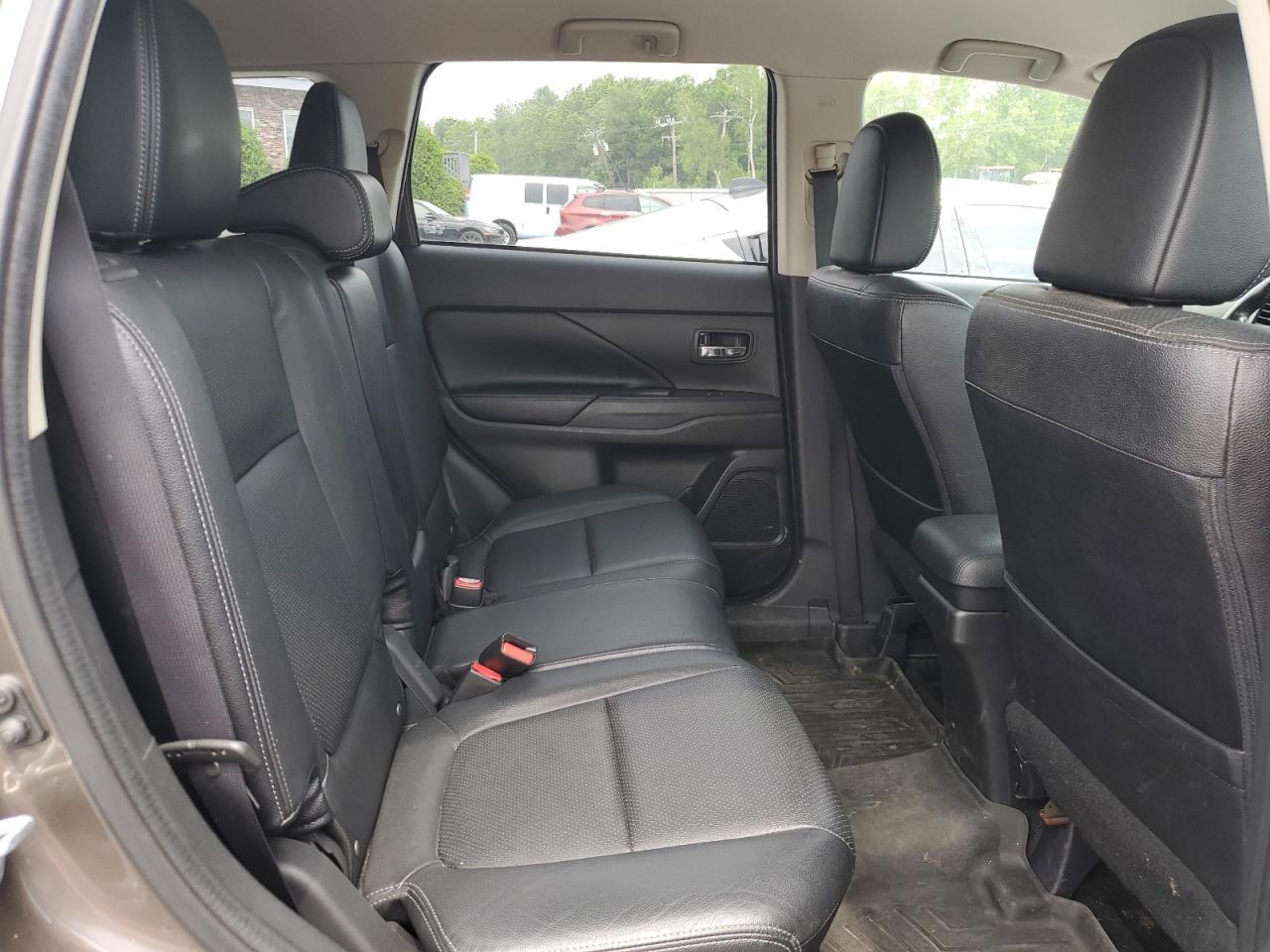 2016 MITSUBISHI outlander