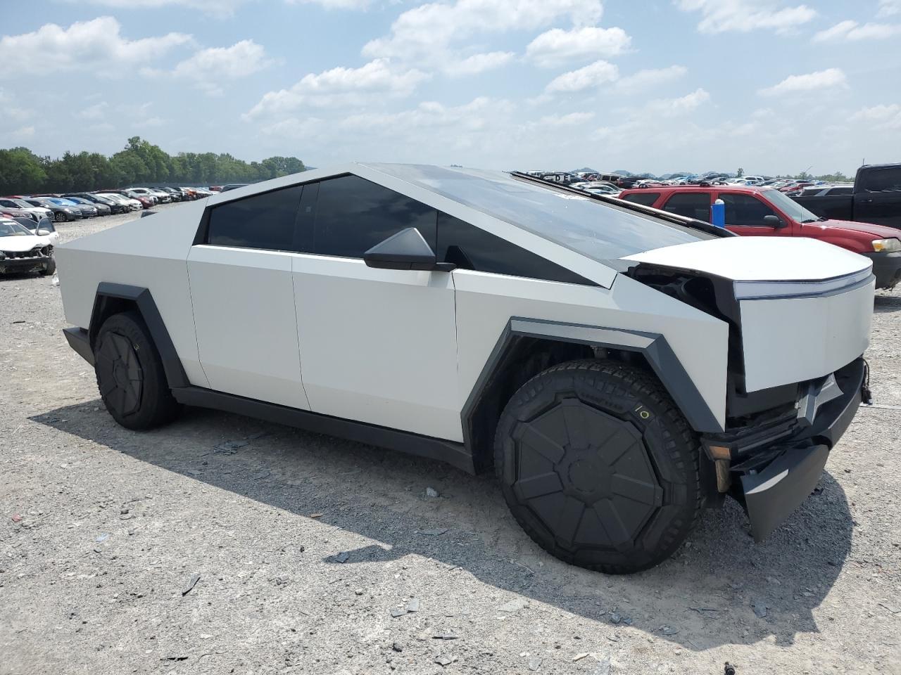 2024 TESLA Cybertruck