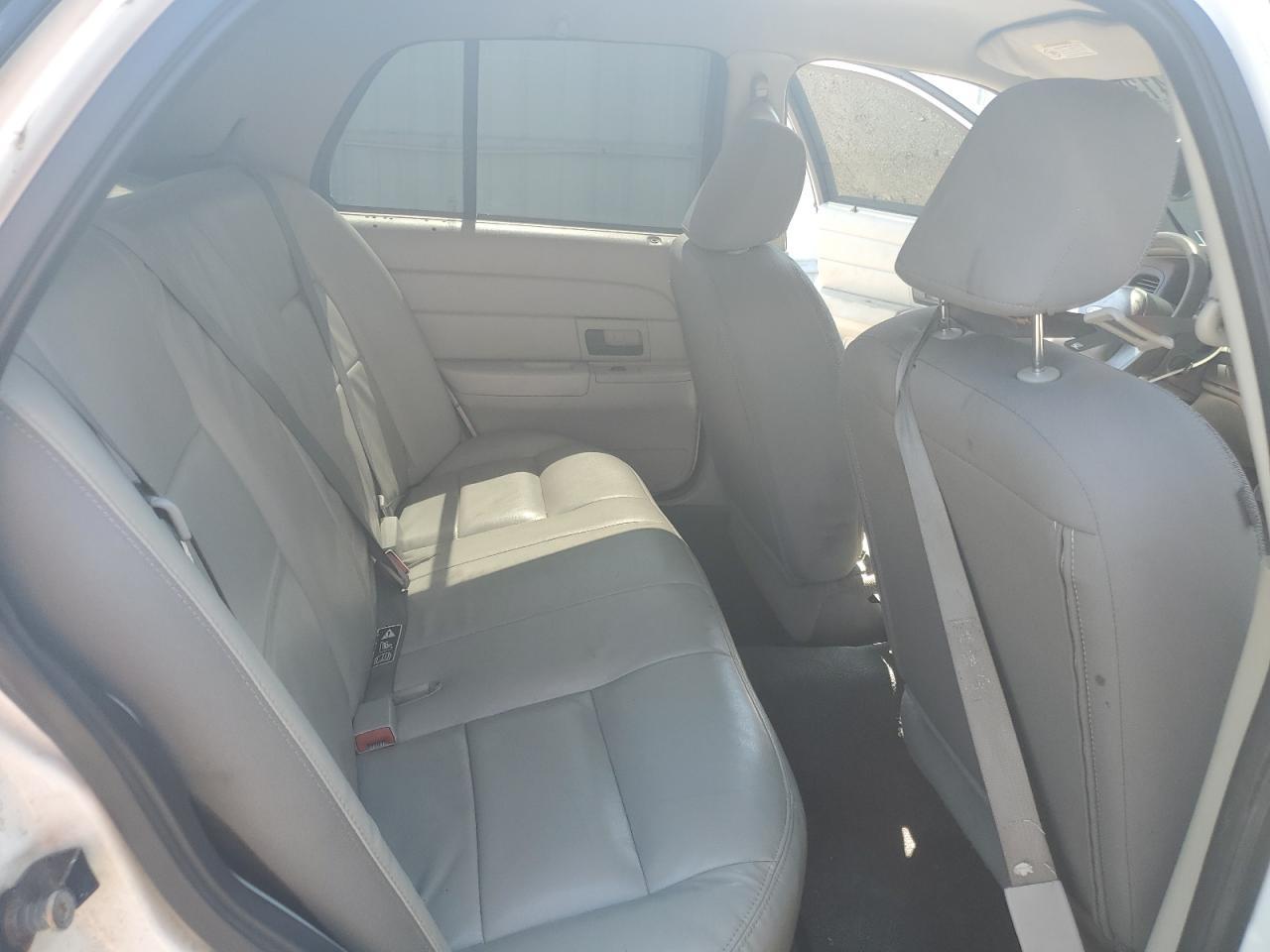 2003 FORD Crown Victoria