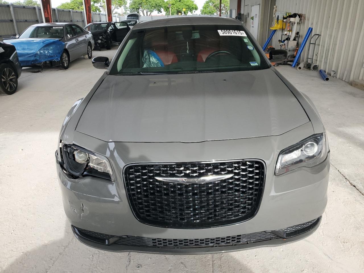 2019 CHRYSLER 300