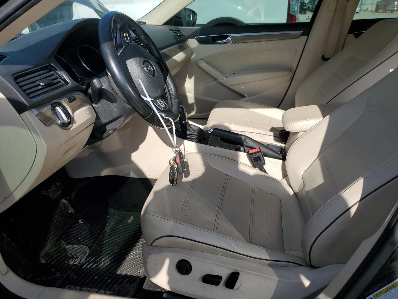 2017 VOLKSWAGEN Passat
