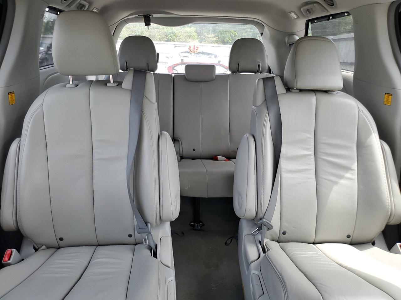 2012 TOYOTA SIENNA