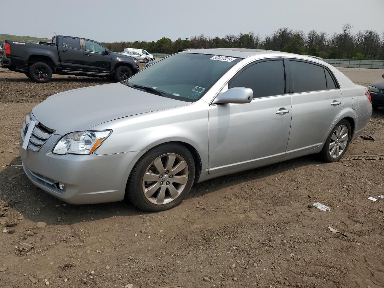 2005 TOYOTA Avalon