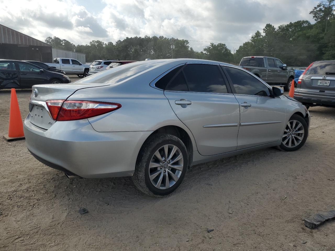 2016 TOYOTA CAMRY