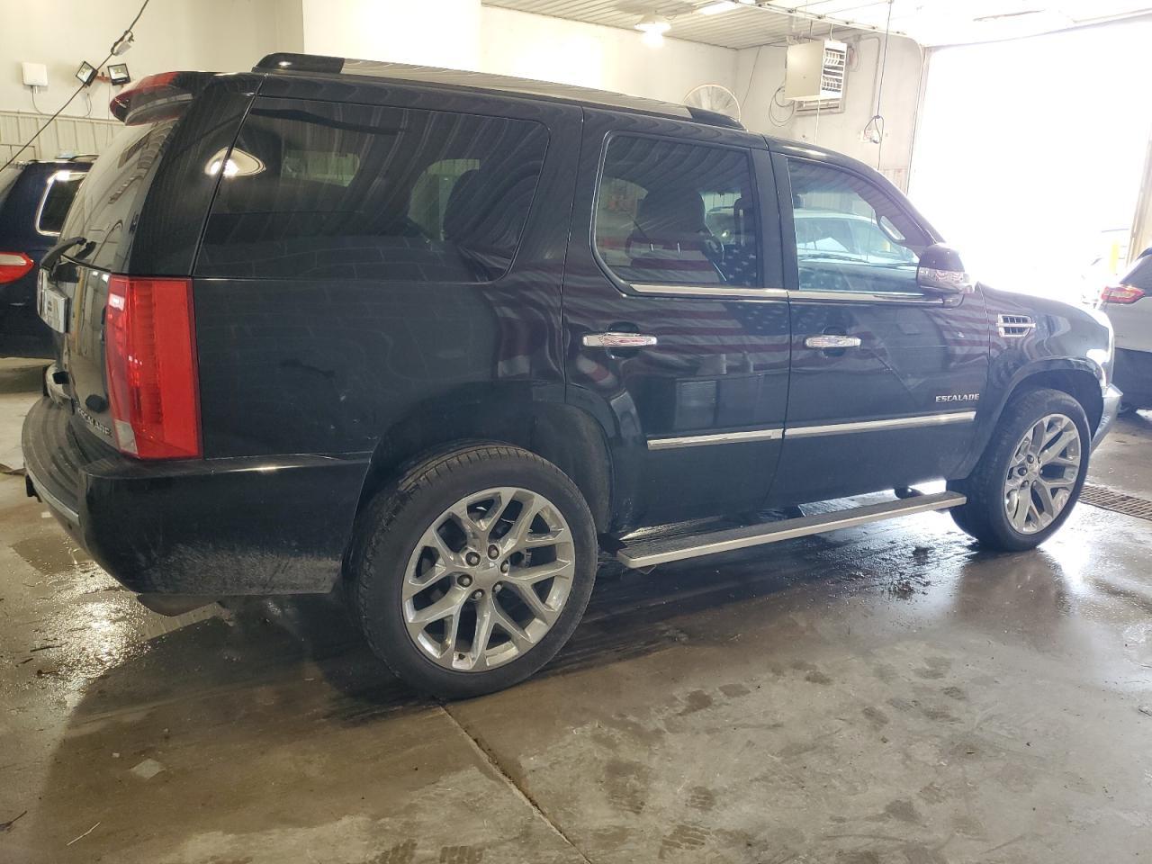 2011 CADILLAC ESCALADE
