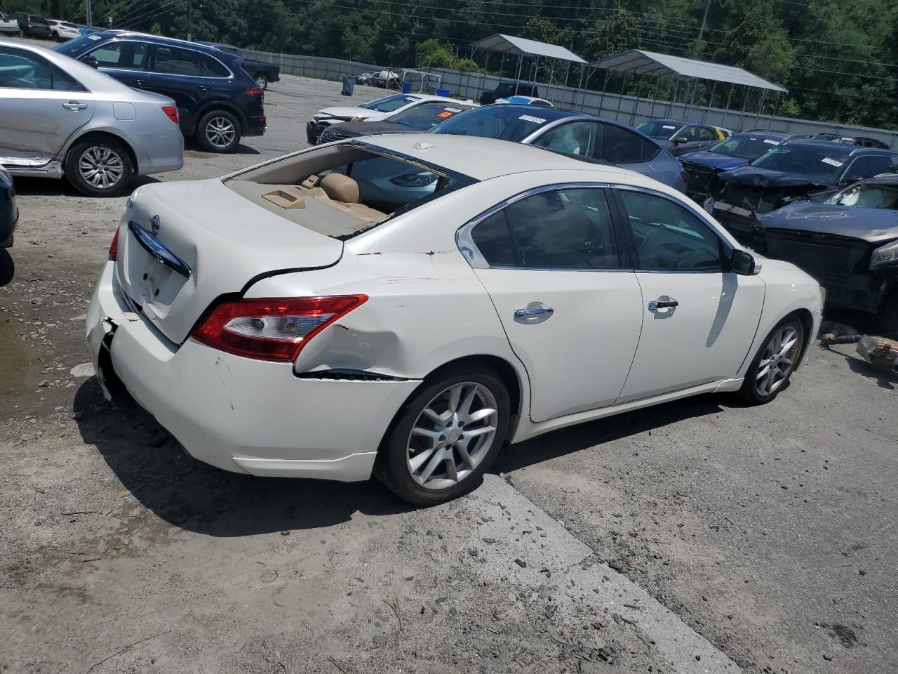 2010 NISSAN Maxima