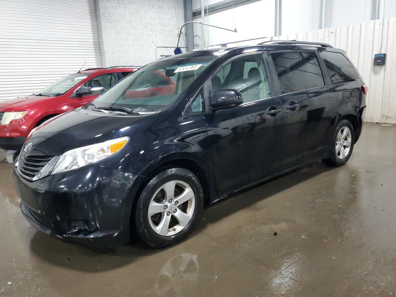 2016 TOYOTA SIENNA