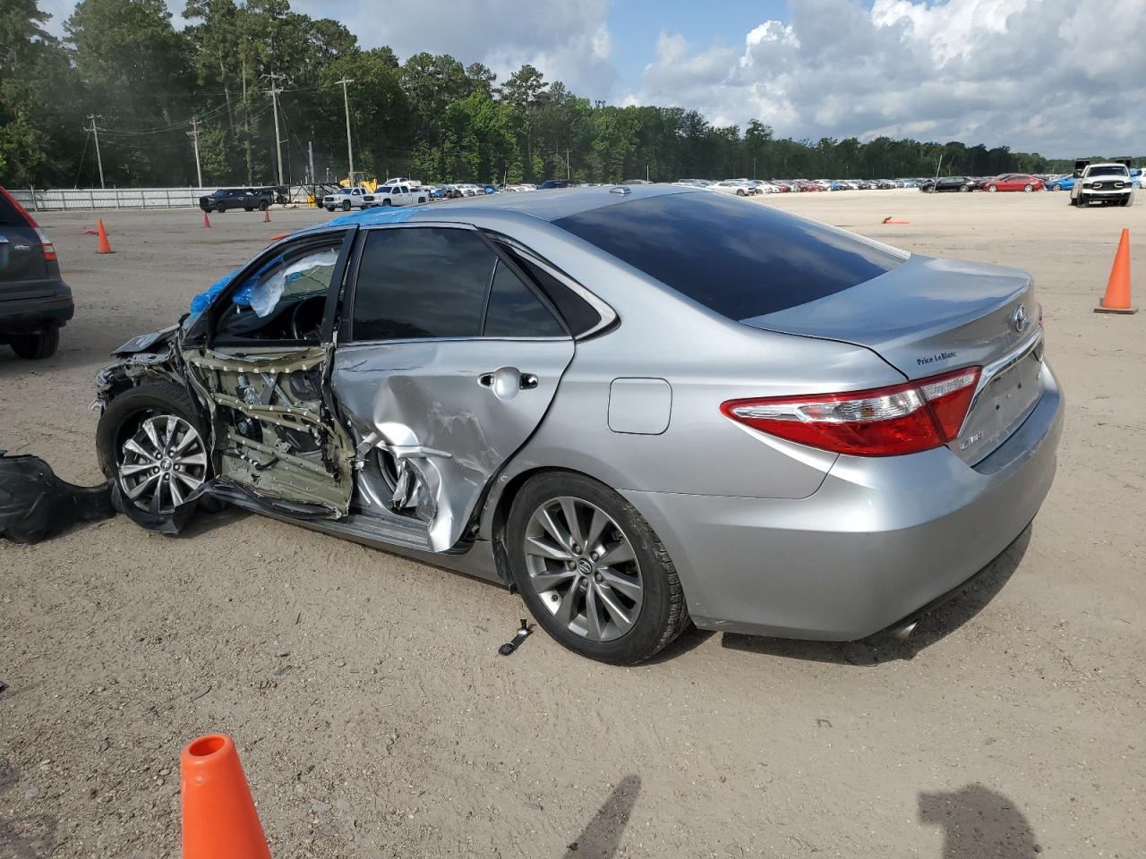 2016 TOYOTA CAMRY