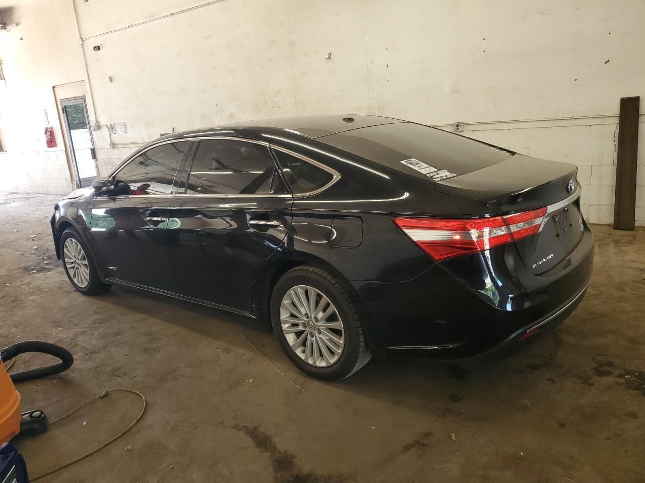 2013 TOYOTA Avalon