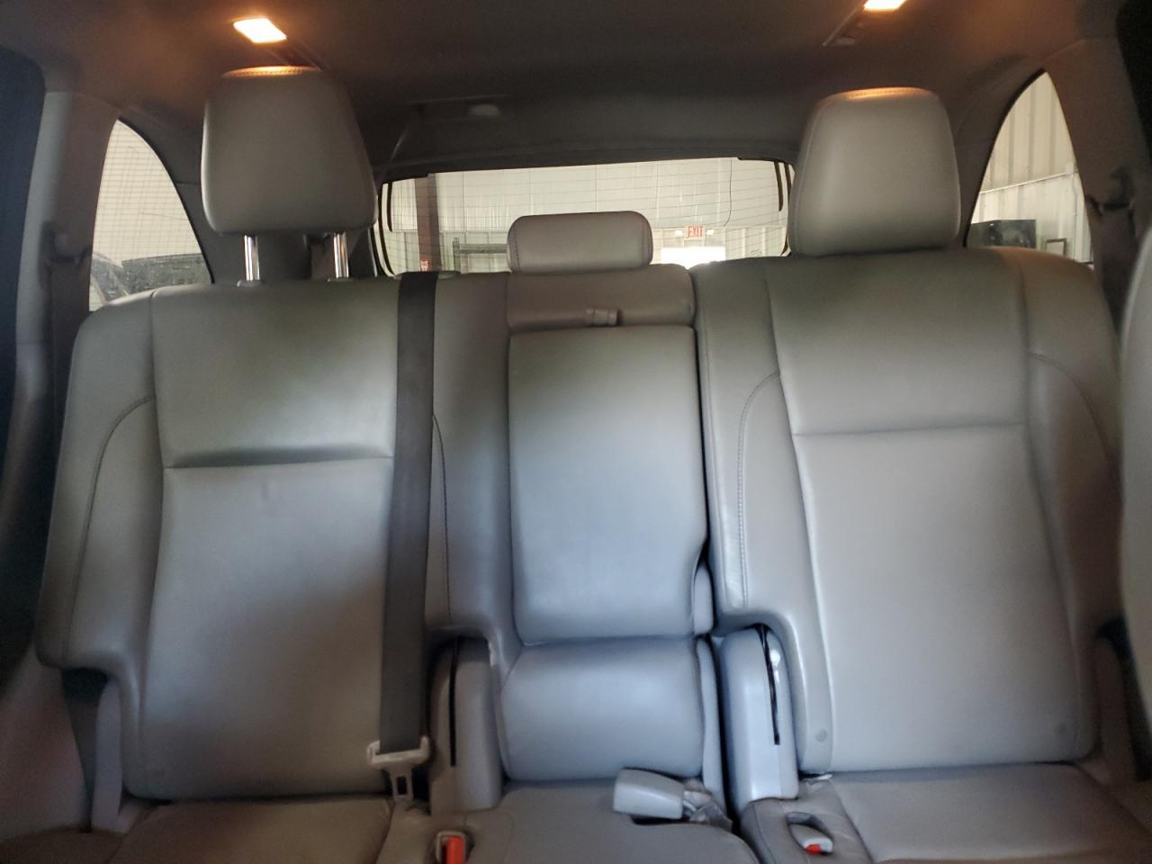 2016 TOYOTA HIGHLANDER