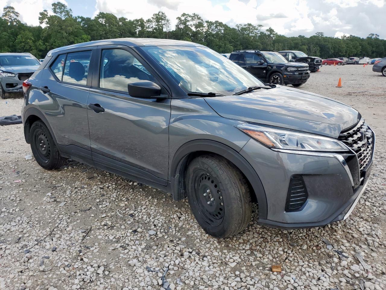 2022 NISSAN KICKS