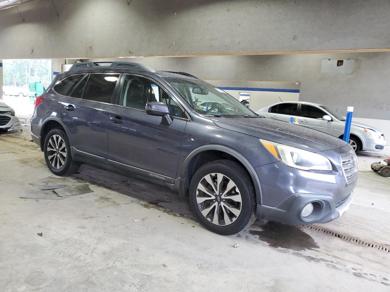2015 SUBARU Outback