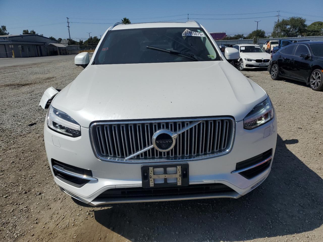 2017 VOLVO XC90