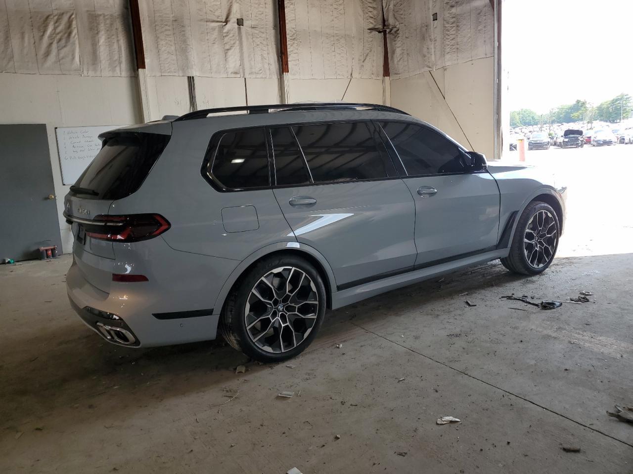 2025 BMW X7