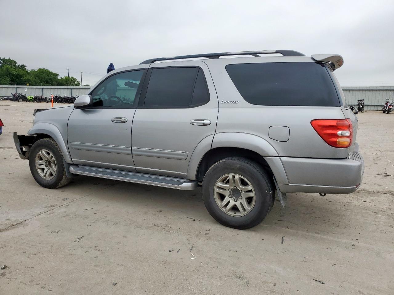 2004 TOYOTA Sequoia