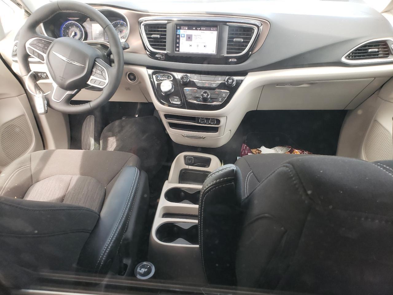 2024 CHRYSLER Voyager