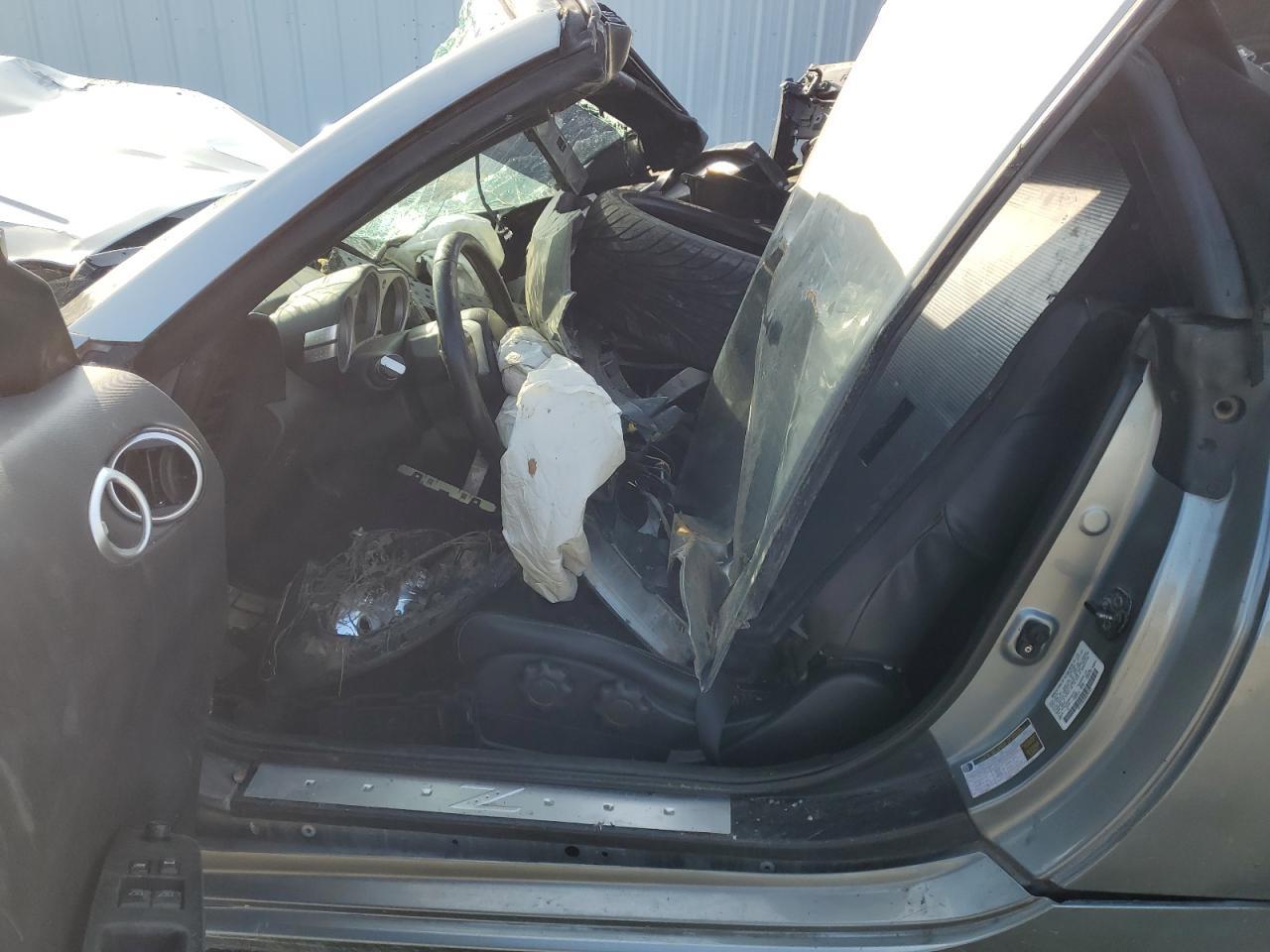 2005 NISSAN Z
