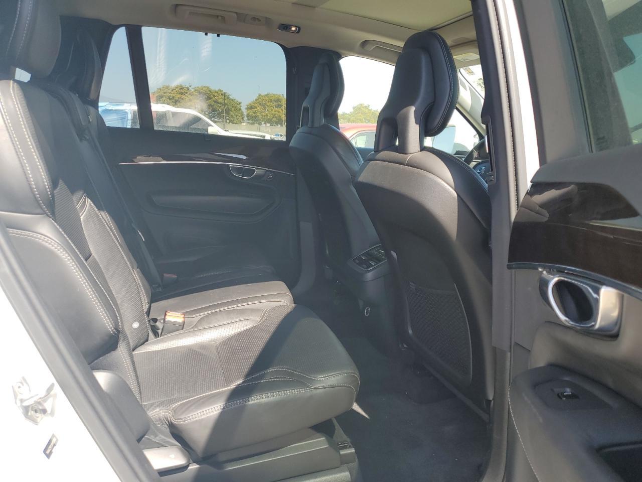 2017 VOLVO XC90