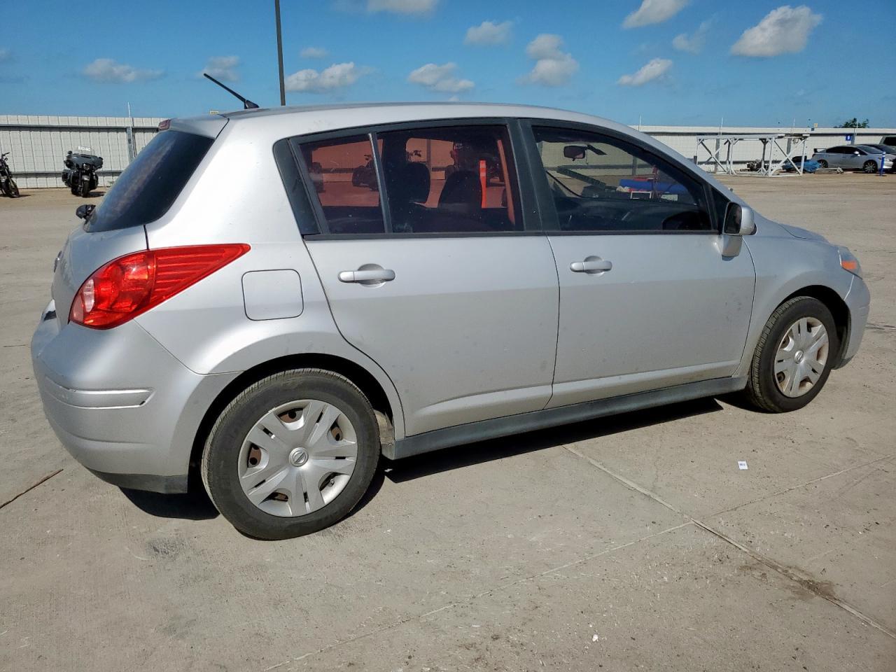 2012 NISSAN VERSA