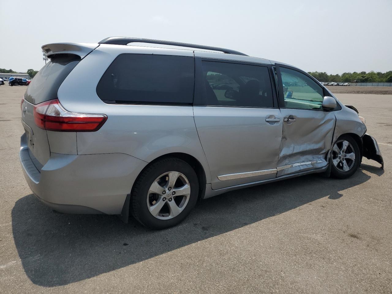 2016 TOYOTA SIENNA