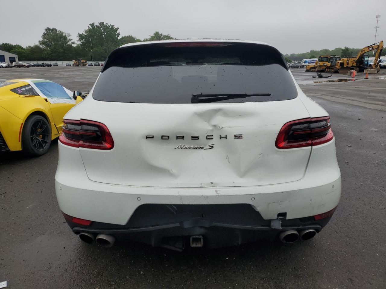2016 PORSCHE Macan