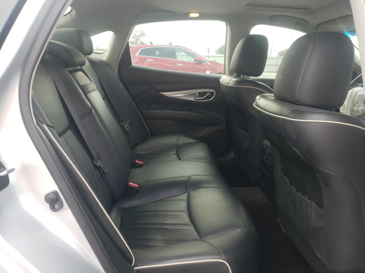 2016 INFINITI Q70