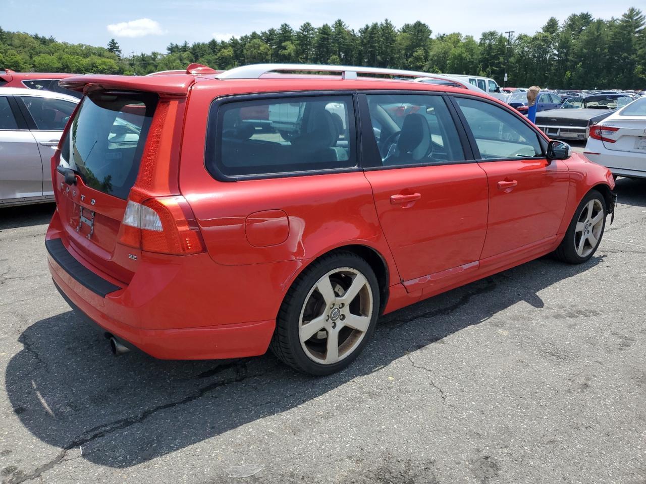 2010 VOLVO V70