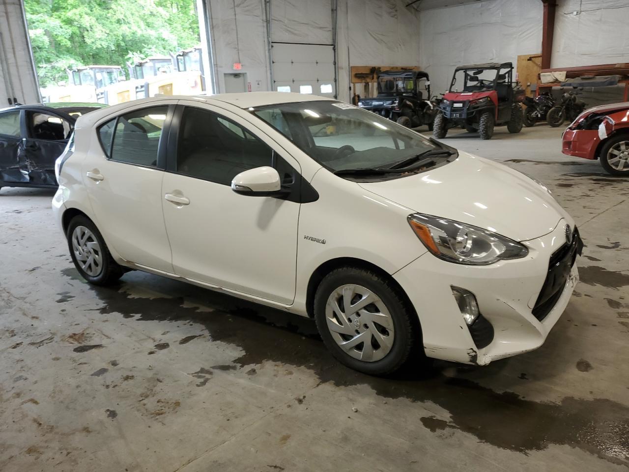 2016 TOYOTA Prius c