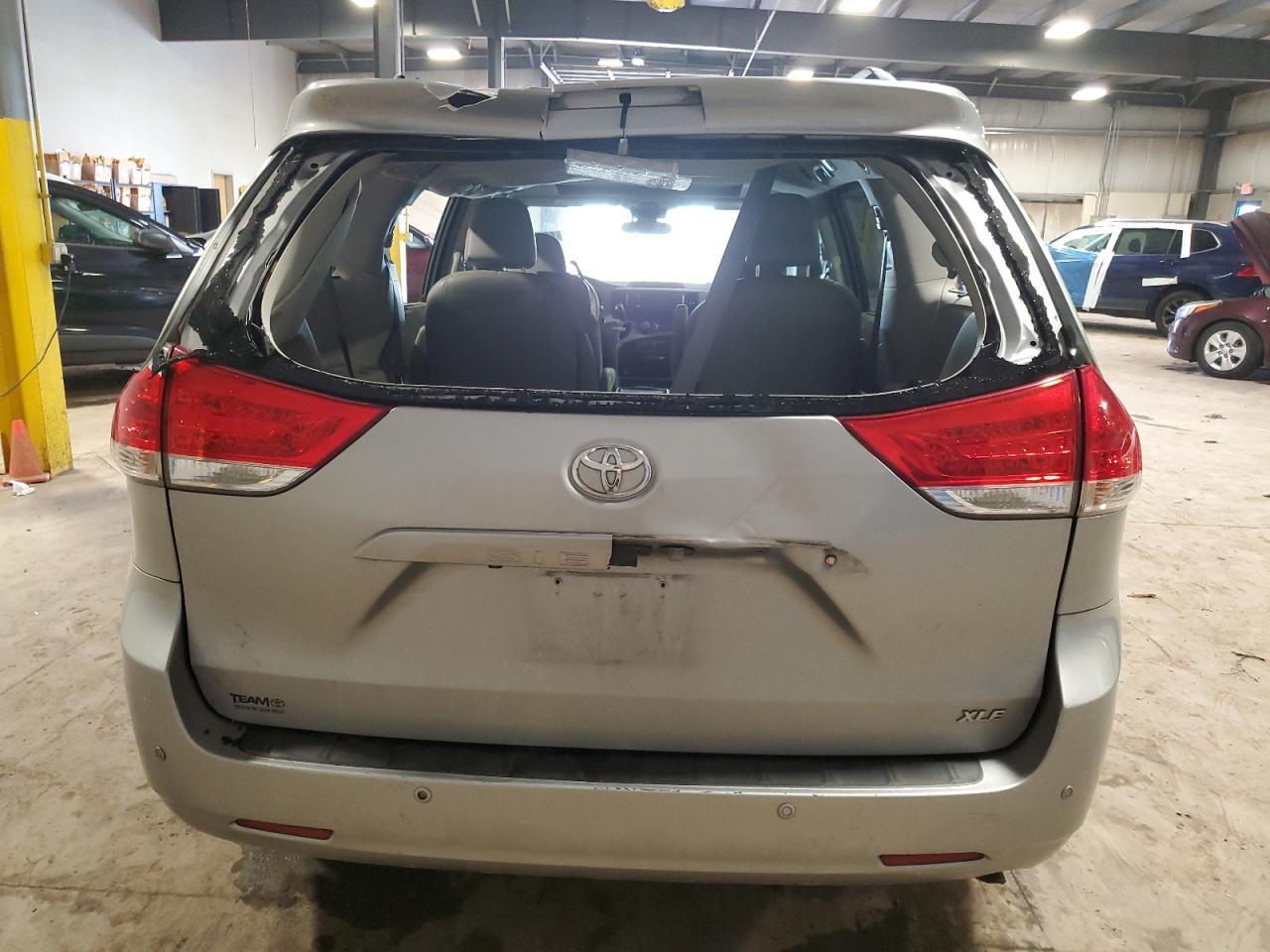 2012 TOYOTA SIENNA
