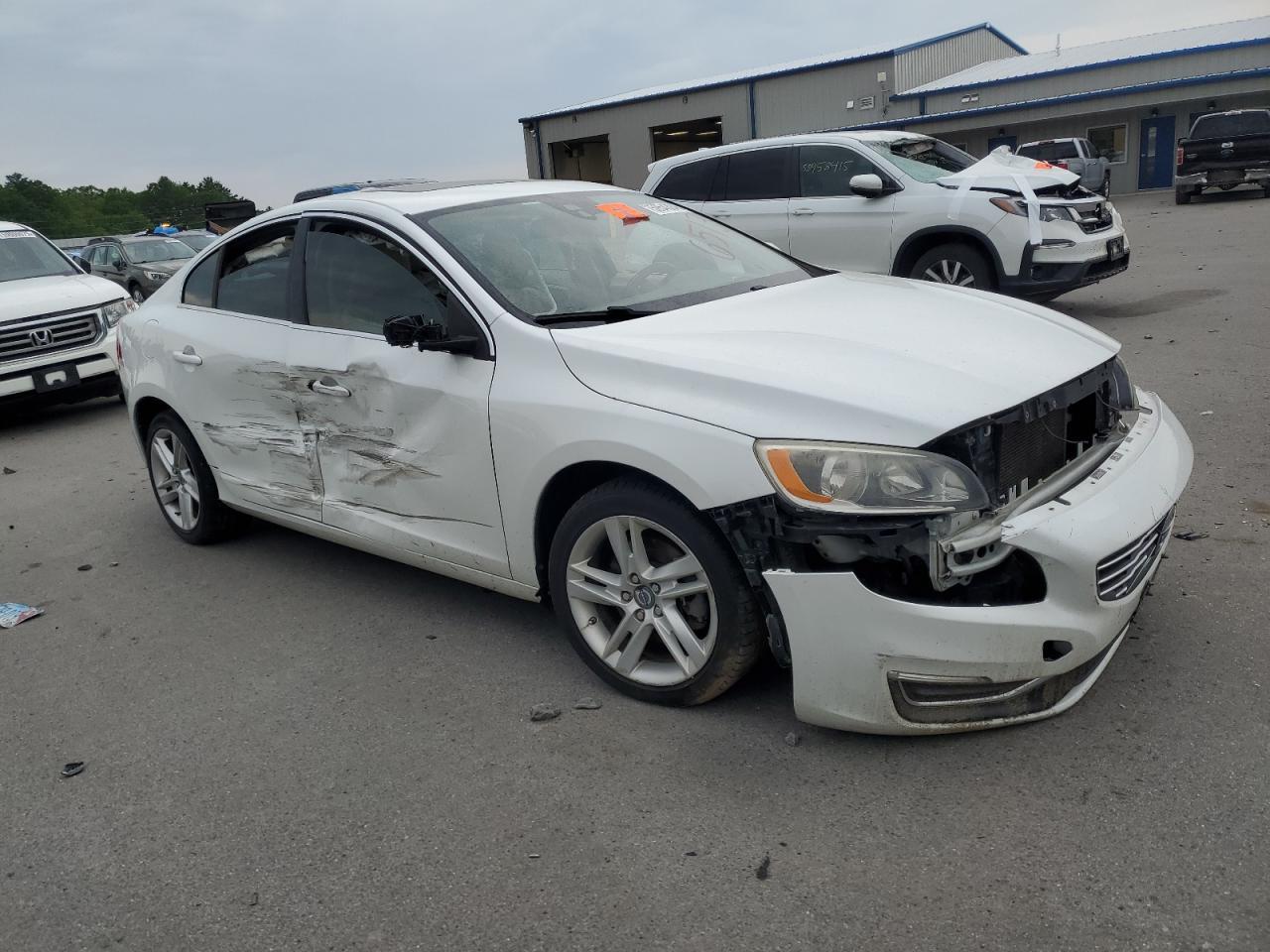 2015 VOLVO S60