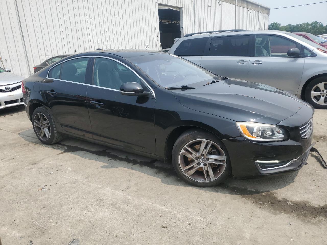 2015 VOLVO S60