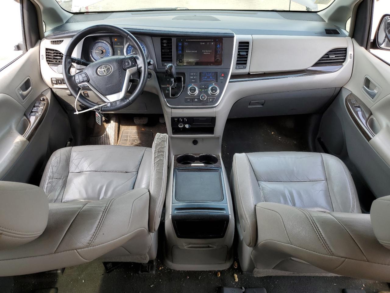 2013 TOYOTA Avalon