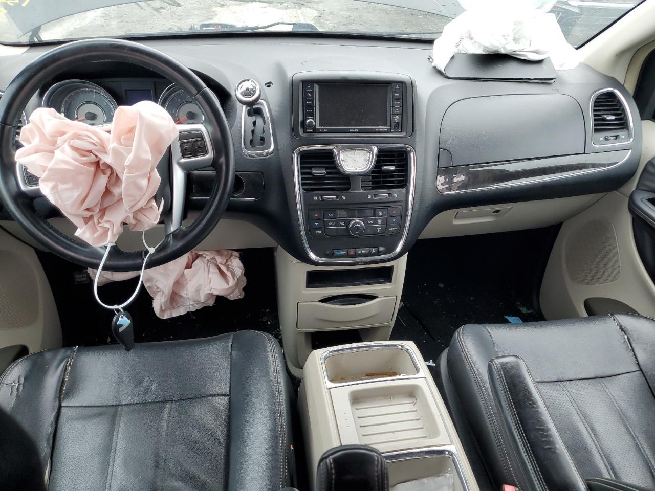 2012 CHRYSLER Town & Country