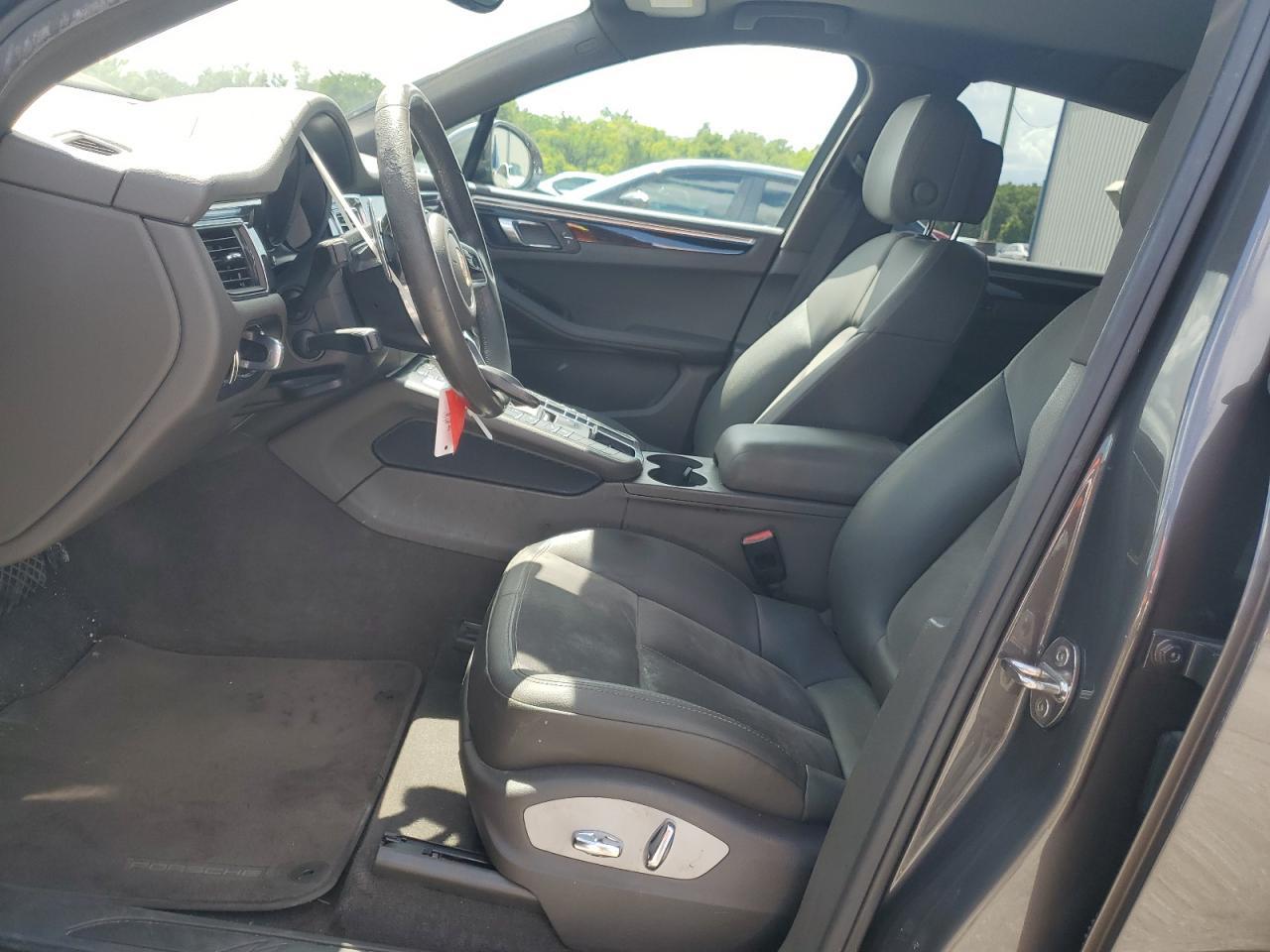 2018 PORSCHE Macan