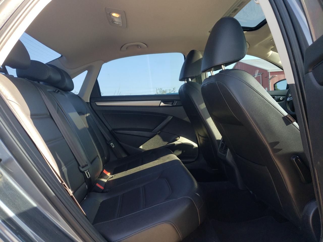 2014 VOLKSWAGEN Passat