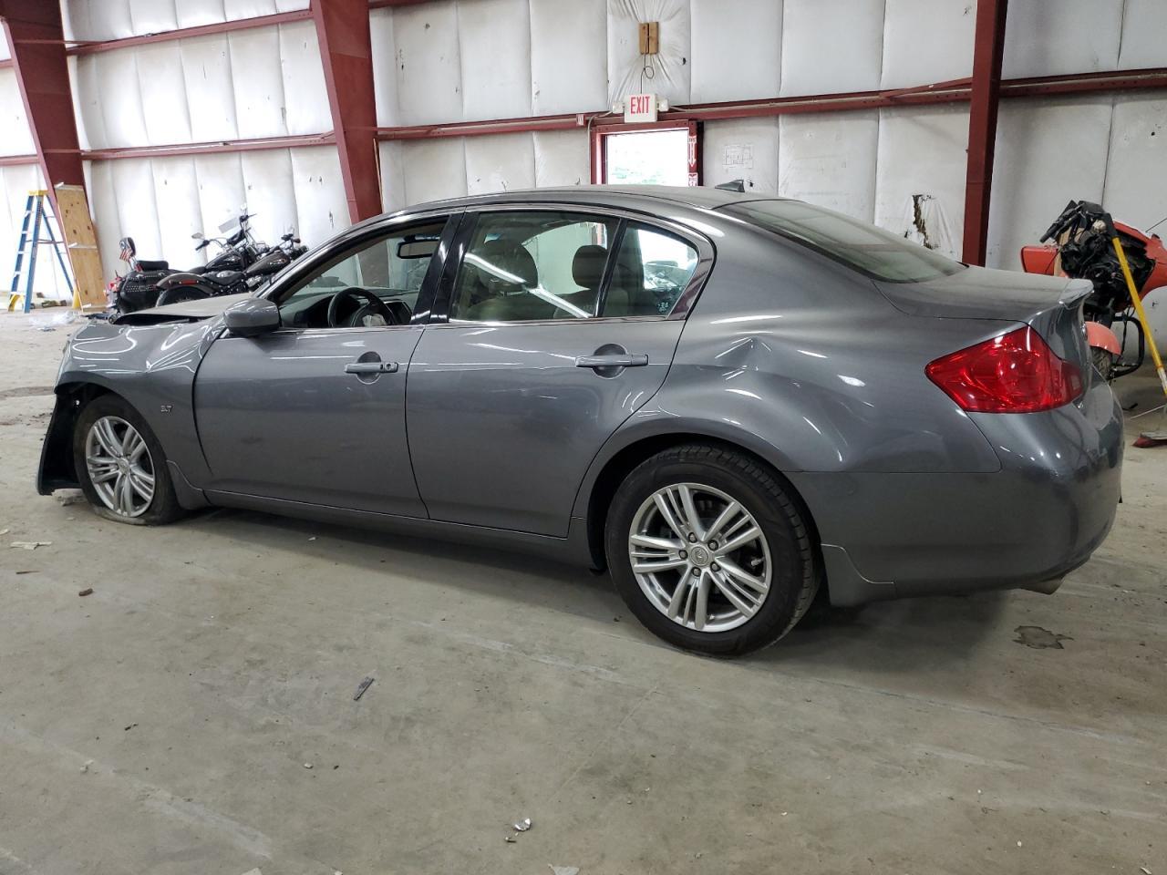 2015 INFINITI Q40