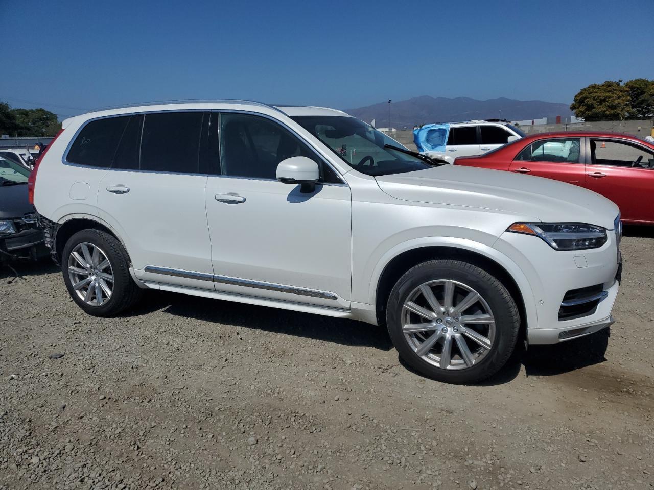 2017 VOLVO XC90