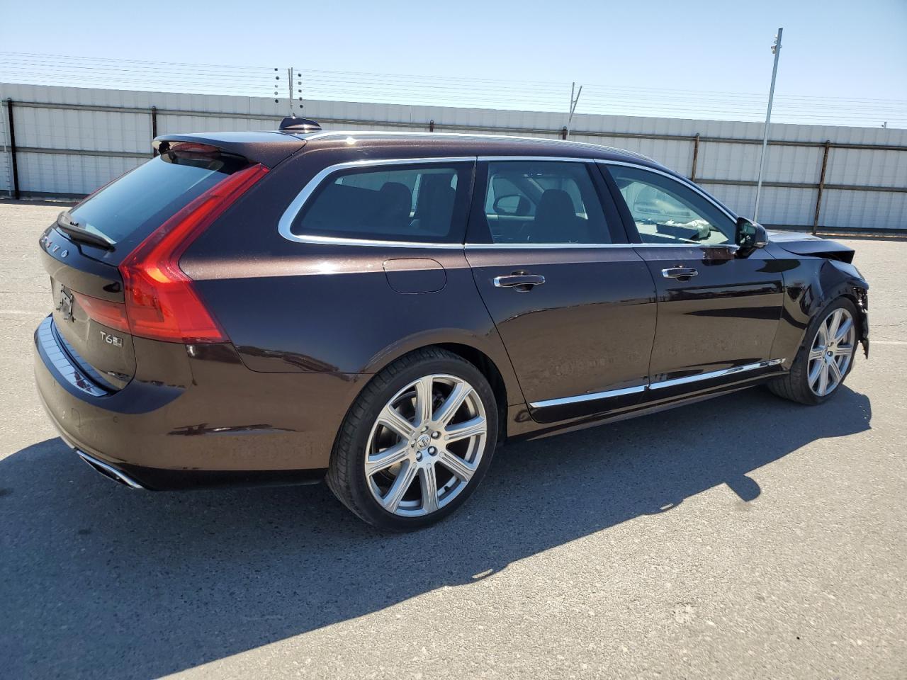 2020 VOLVO V90