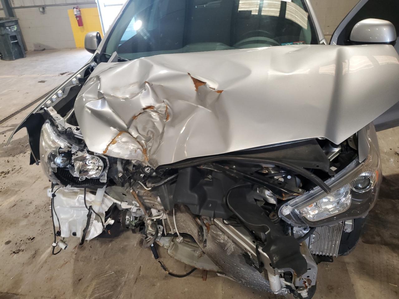 2015 MITSUBISHI outlander