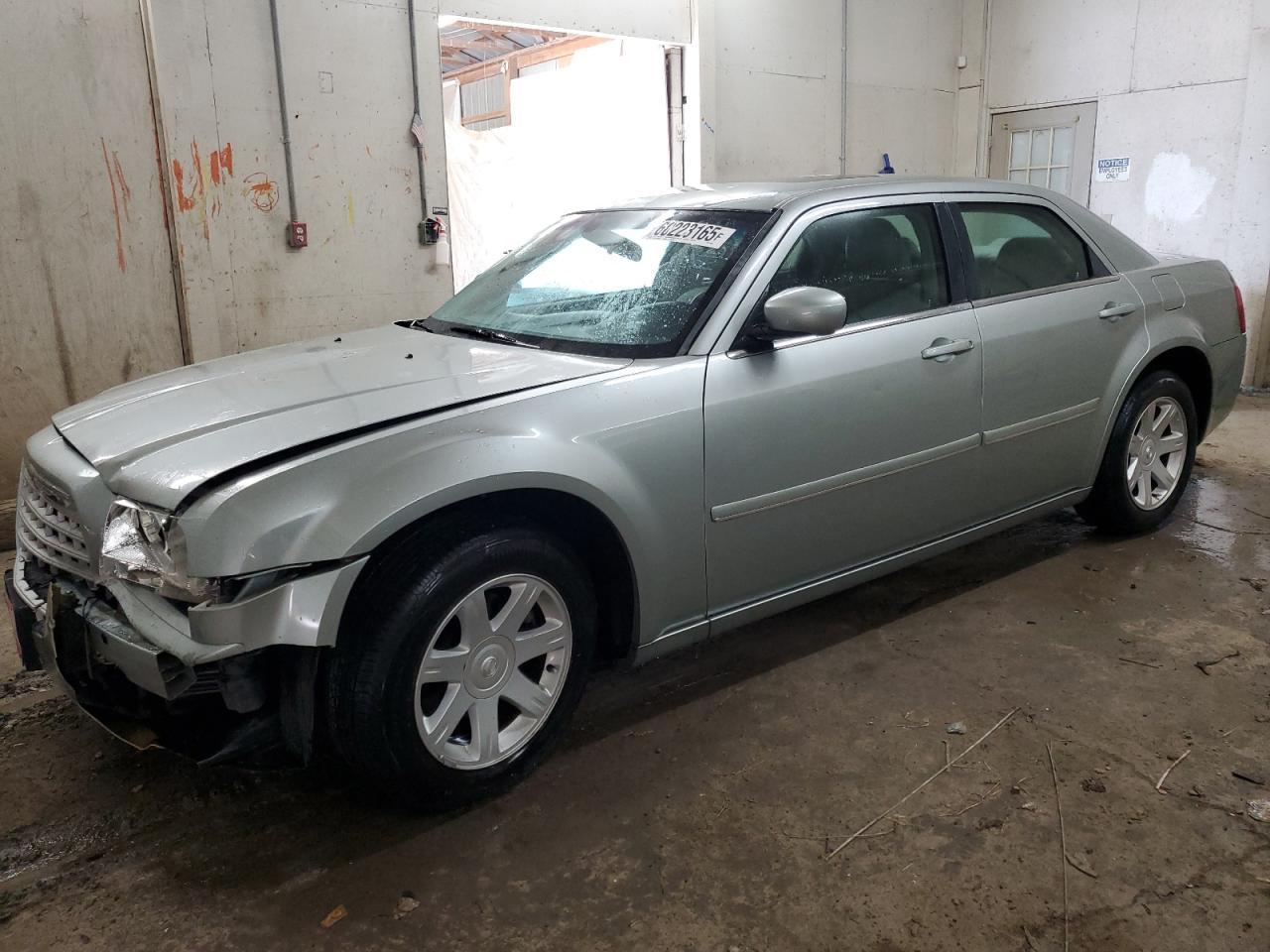 2005 CHRYSLER 300