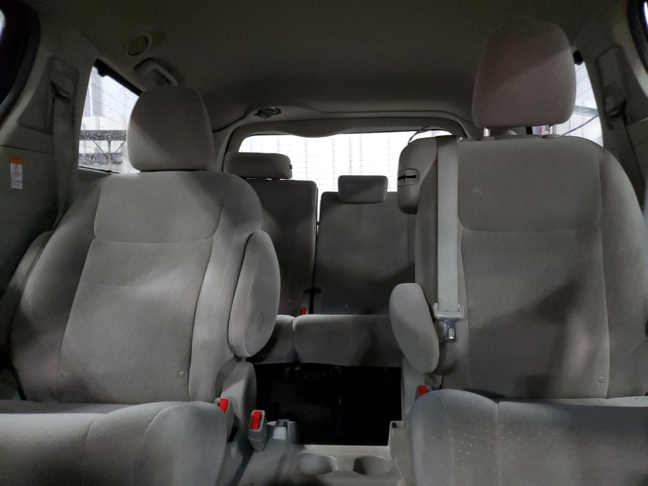 2016 TOYOTA SIENNA