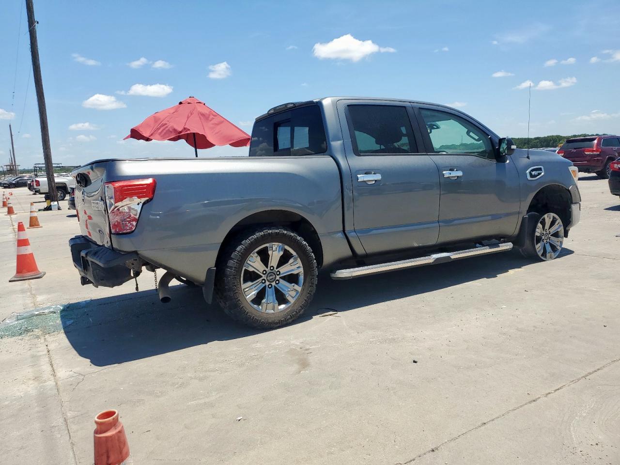 2017 NISSAN Titan