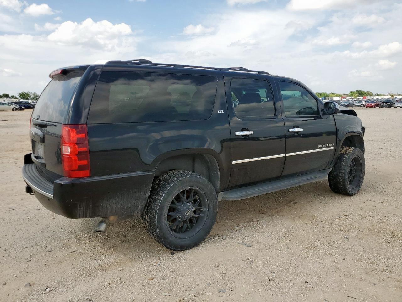 2013 CHEVROLET Suburban