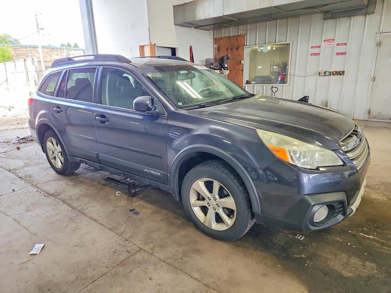 2014 SUBARU Outback